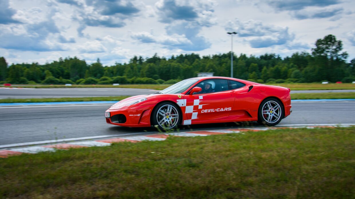 Ferrari F430 do Twojej dyspozycji na torze wyścigowym